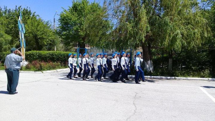6 мамыр күні Ұлы Жеңіс күніне Қарулы Күштердің 27 жылдығына арналған 6-8 сынып оқушылары арасында өтетін "Сапта жүріп сәлем беру және ән айту" байқауы өтті
