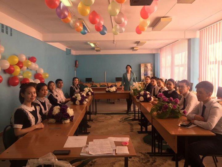 "Біз - өмірдің гүліміз" тақырыбында тренинг сабақ