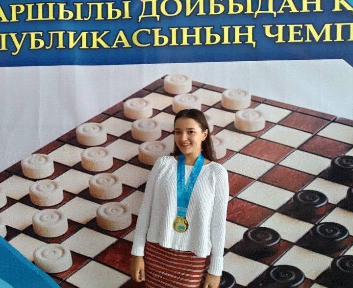 Гимназия түлегі