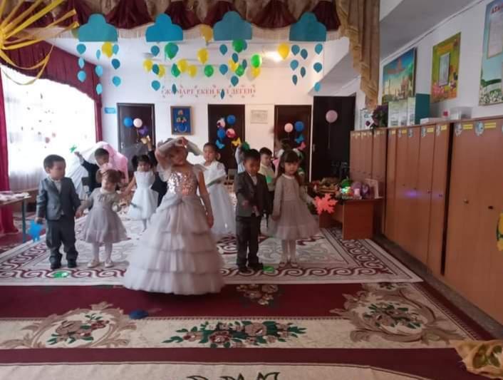 Жомарт екен күз деген.